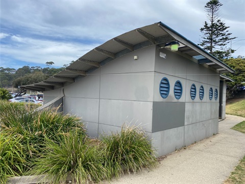 Lorne-Central-Public-Toilet.jpg
