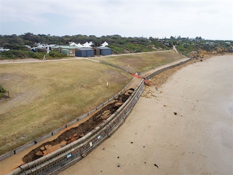 Torquay_BackBeach_Seawall_2411-27.jpg