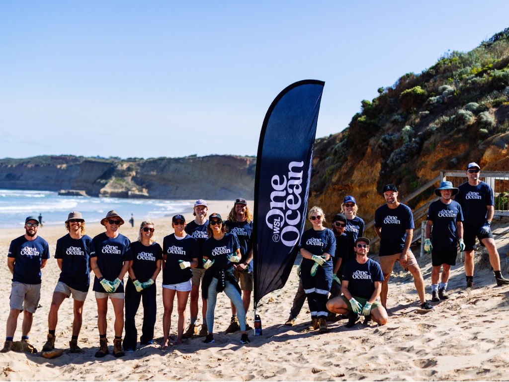 Whole group of volunteers in front of the One Ocean banner.