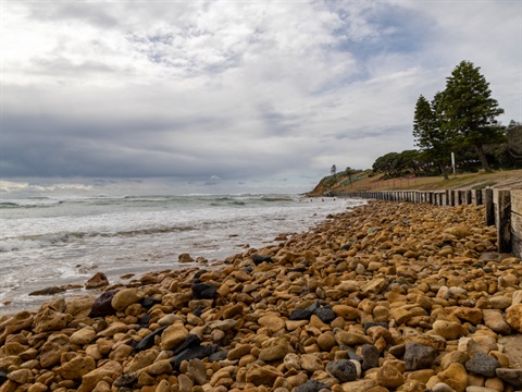 Giant rock ‘Onion-Bags’ to protect Cosy Corner seawall